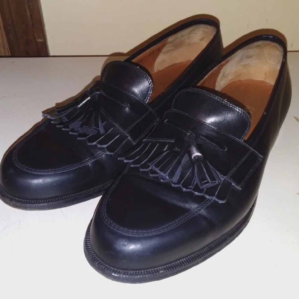 Salvatore Ferragamo studio Black Tassle Loafers. Pre own condition. Sz 8.5D